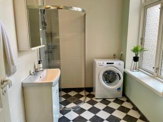 Spacious Holiday Apartment with Wifi and parking - 5