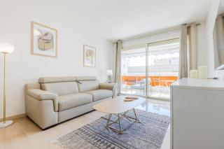 Stylish 1-Bedroom Apartment Close to Beaches - 7