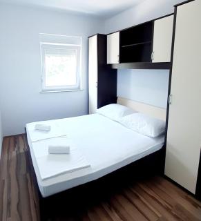 Apartments Maretić - Mandre - 9