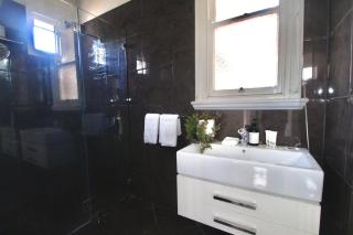 Waterviews - Hidden Gem in CBD - Sleeps 10 - Wagga Wagga - 1