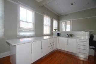 Waterviews - Hidden Gem in CBD - Sleeps 10 - Wagga Wagga - 8