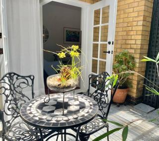 Stylish Private Studio, Close to Beach, WIFI, Parking - 9