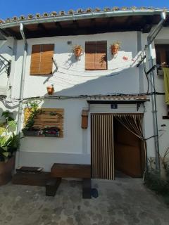 HERVÀS Y VUELVES ( la casita de la piedra ) - Hervás - 0