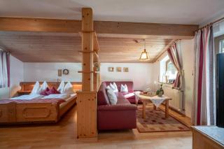 Haus Lindeneck - Erika Schwentner - 1