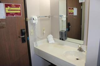 Coratel Inn and Suites Maple Grove - Maple Grove - 2