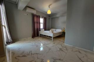 Urban Downtown Studio Back - 4