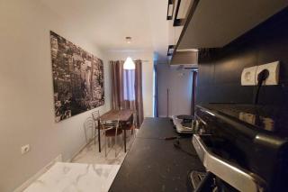 Urban Downtown Studio Back - 3