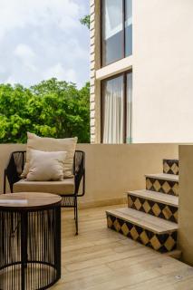 205 Perfect Location 3 bedrooms Apartment - 2
