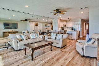 Seafarer, Gulf Front Condo, Right on the Beach - Destin - 4