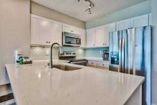 Seafarer, Gulf Front Condo, Right on the Beach - Destin - 1
