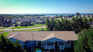 Lee's Ocean Peek B & B - 9