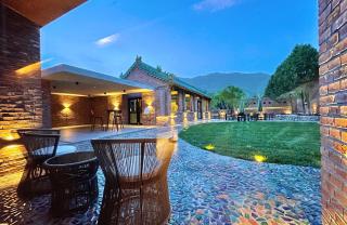 Brickyard Retreat at Mutianyu Great Wall Adjoin to Mutianyu Great Wall - Room with the View of Great Wall - Chinese massage experience - Vehicle Shuttle Service - International Catering - SPA& Nail Beauty Facilities - 7