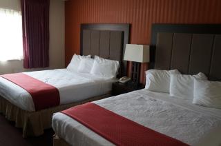 Super 8 by Wyndham Fort Scott - 9