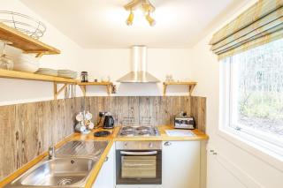 Bracken Lodge 6 with Hot Tub - 2