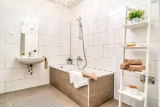 Modern & Sunny 52m2 Apartment with Balcony & Fast WIFI - Wien - 0