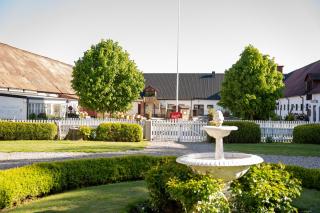 Svabesholms Kungsgårds B&B och Pensionat Stenshuvud - Kivik - 0