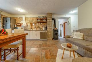 Holiday Home Stone Wall - 3