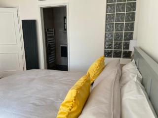 Warwick House - Stunning house with terrace and sea views, sleeps 11 - 5