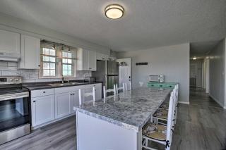 Oak Island Beach Abode with Deck Walk to Shore! - Oak Island - 4