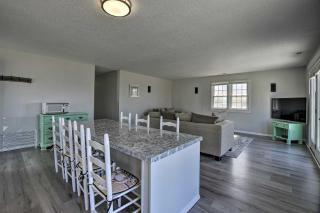 Oak Island Beach Abode with Deck Walk to Shore! - Oak Island - 5