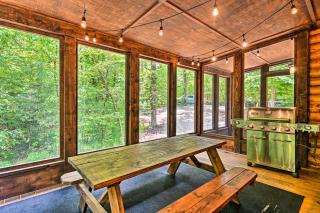Luxe Broken Bow Cabin Hot Tub about 3 Mi to Hochatown - 3