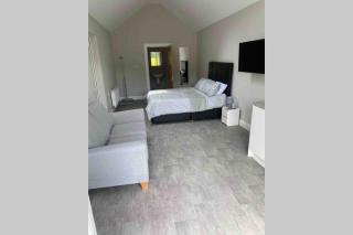 The Forest Chalet - Stunning Studio Apartment - 6