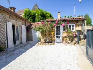 Maison charmante avec cour, WIFI, proche de Sarlat, idéale famille, équipements bébé inclus - FR-1-616-193 - Calviac - 0