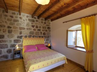 Gîte Authentique en Campagne avec Cheminée, Wifi, Terrasse et Jardin, Près du Ski et VTT - FR-1-496-96 - Burdignes - 1