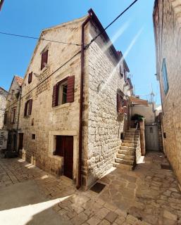 HVAR HEART heritage apartment - 9