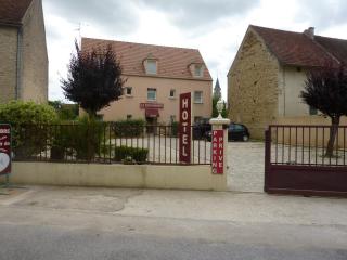 Hôtel A La Renommée - Saint-Père - 9