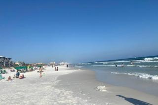 Beach Jewel 5bd-3 1/2 bath -5 min walk to Beach! - Destin - 0