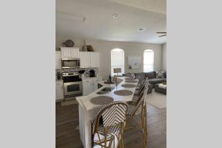 Beach Jewel 5bd-3 1/2 bath -5 min walk to Beach! - 4