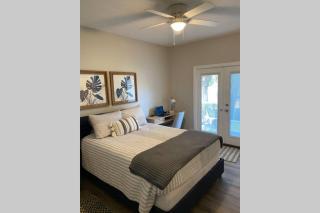 Beach Jewel 5bd-3 1/2 bath -5 min walk to Beach! - Destin - 1