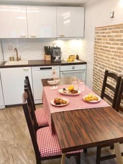 Istrian stone house in the heart of the beautiful fishing village Fažana - only few steps from the sea and the wonderful beach - incl PLASMA-QUAD-PLUS-FILTER against C o v i d - Fažana - 3