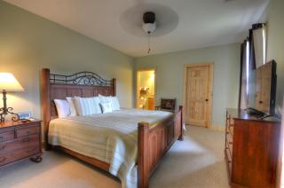Free Railroad Tix + Amazing patio w/ Fire Pit + Home Theater + Hot Tub Almost Heaven - 9