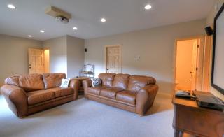 Free Railroad Tix + Amazing patio w/ Fire Pit + Home Theater + Hot Tub Almost Heaven - 5