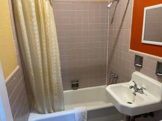 Kenwood Court Motel - Wilson - 5