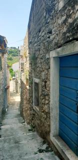 Stonehouse on the Hill - 3