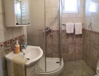 Luna Apartments - Budva - 4