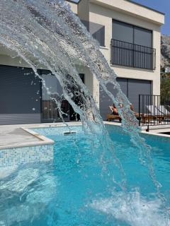 Luxury villa with pool and jacuzzi - 7