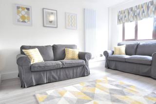 The Osprey - Comfortable 3-Bedroom Stay for Business or Leisure - 1