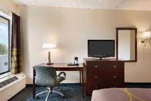 Super 8 by Wyndham Liverpool/Syracuse North Airport - Liverpool - 3