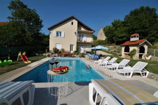 Sunshine Holiday Home - 8