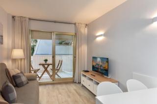 LETS HOLIDAYS Pool apartment near beach 5 - 6