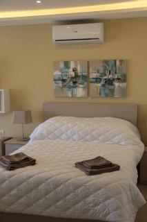 Wileg 4A Luxury Studio Apartment with Shared Swimming Pool. - 4