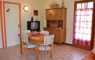 Two-Bedroom Holiday Home In St Bressou - Saint-Bressou - 9
