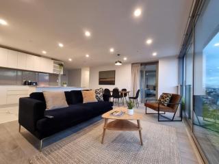 Union Green Apt w Stunning Views - Free Parking - 3