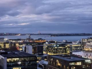 Union Green Apt w Stunning Views - Free Parking - 1