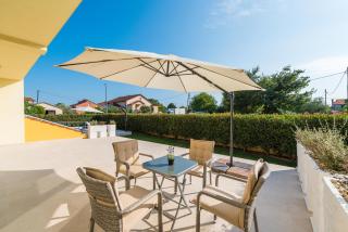Villa Petra s bazenom, roštiljem i parkingom - Zadar - 8
