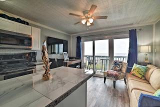 Oceanfront Corpus Christi Escape with Community Pool - Corpus Christi - 9